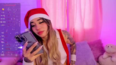 Snapshot of pink_quarz chatting on December 21, 6:23 pm KELLY online show from December 21, 6:23 pm