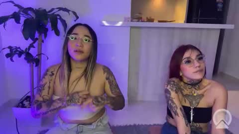 Snapshot of pink_quarz chatting on January 8, 10:23 pm KELLY online show from January 8, 10:23 pm