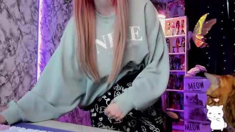 Snapshot of pink_ss chatting on February 19, 10:44 am Saly online show from February 19, 10:44 am