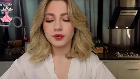 Snapshot of pinkadele chatting on February 14, 10:07 am Adele online show from February 14, 10:07 am