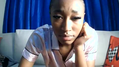 PinkyAura online show from June 9, 7:03 pm