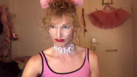 Snapshot of pinkfag chatting on December 2, 6:32 pm pinkfag online show from December 2, 6:32 pm