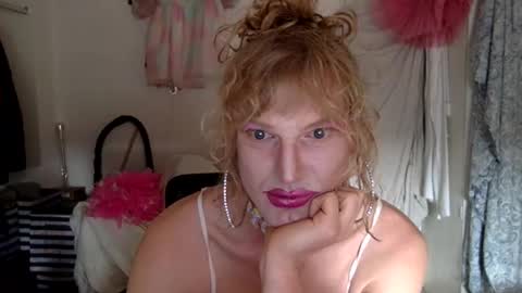 Snapshot of pinkfag chatting on February 7, 1:11 pm pinkfag online show from February 7, 1:11 pm