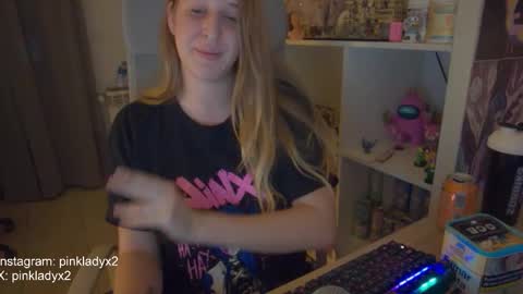 Snapshot of pinkladyx2 chatting on November 4, 6:40 pm pinkladyx2 online show from November 4, 6:40 pm