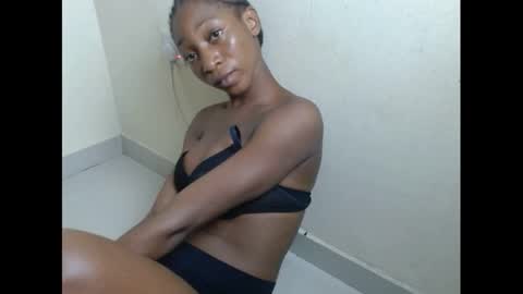 Snapshot of pinknjuicyx chatting on December 11, 8:18 pm pinknjuicyx online show from December 11, 8:18 pm