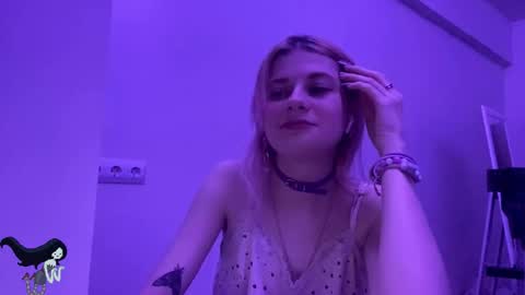 Snapshot of pinkvampire chatting on October 26, 9:42 pm Sara online show from October 26, 9:42 pm