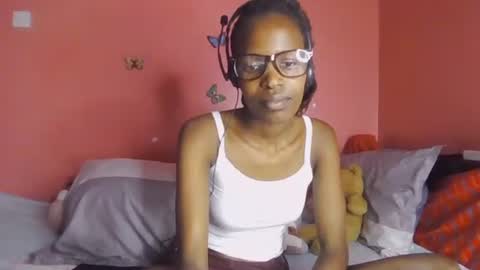 pinky_cockoo online show from May 7, 3:28 pm