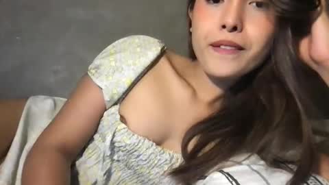Snapshot of pinky_skylar chatting on April 19, 2:33 am taylor-dont forget to follow and give thumps up online show from April 19, 2:33 am