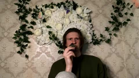 Snapshot of pinochetti chatting on March 17, 8:34 pm Incubus online show from March 17, 8:34 pm