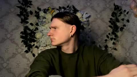 Snapshot of pinochetti chatting on March 27, 5:12 pm Incubus online show from March 27, 5:12 pm