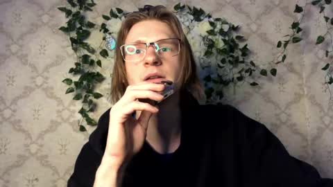 Snapshot of pinochetti chatting on April 9, 4:34 pm Incubus online show from April 9, 4:34 pm