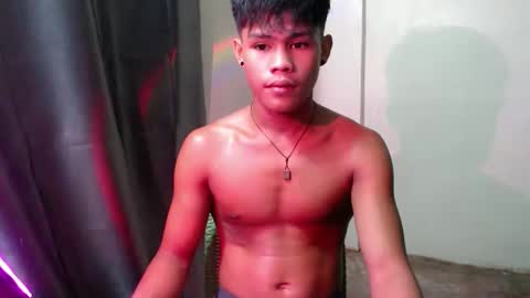 Snapshot of pinoy_shyboy69 chatting on April 4, 1:52 pm pinoy_shyboy69 online show from April 4, 1:52 pm