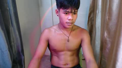 Snapshot of pinoy_shyboy69 chatting on April 10, 10:31 am pinoy_shyboy69 online show from April 10, 10:31 am