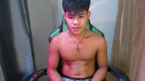 Snapshot of pinoy_shyboy69 chatting on April 11, 5:28 pm pinoy_shyboy69 online show from April 11, 5:28 pm