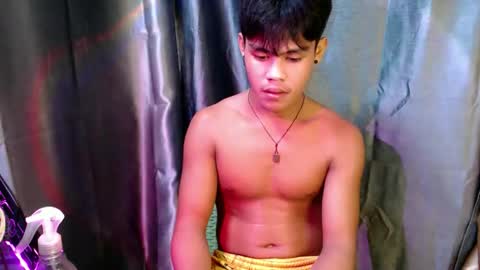 Snapshot of pinoy_shyboy69 chatting on April 21, 2:51 am pinoy_shyboy69 online show from April 21, 2:51 am