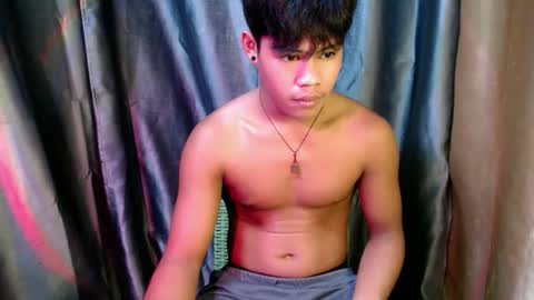 Snapshot of pinoy_shyboy69 chatting on April 27, 2:31 am pinoy_shyboy69 online show from April 27, 2:31 am