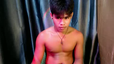 Snapshot of pinoy_shyboy69 chatting on April 27, 2:37 pm pinoy_shyboy69 online show from April 27, 2:37 pm