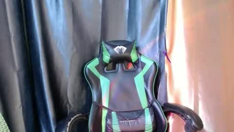 Snapshot of pinoy_shyboy69 chatting on May 4, 8:32 am pinoy_shyboy69 online show from May 4, 8:32 am