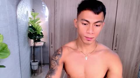 Snapshot of pinoymilker chatting on October 3, 2:41 am ethan online show from October 3, 2:41 am