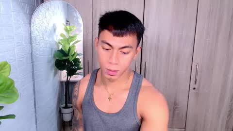 Snapshot of pinoymilker chatting on October 13, 3:39 am ethan online show from October 13, 3:39 am