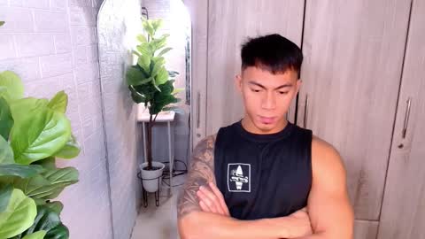 Snapshot of pinoymilker chatting on October 19, 2:56 am ethan online show from October 19, 2:56 am