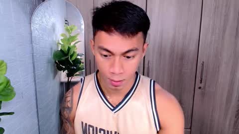 Snapshot of pinoymilker chatting on October 27, 2:04 am ethan online show from October 27, 2:04 am