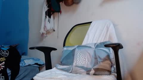 Snapshot of pirata_privado chatting on May 2, 8:03 pm pirata_privado online show from May 2, 8:03 pm