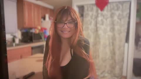 Snapshot of pirdybirdyxo chatting on February 9, 12:06 am pirdybirdyxo online show from February 9, 12:06 am