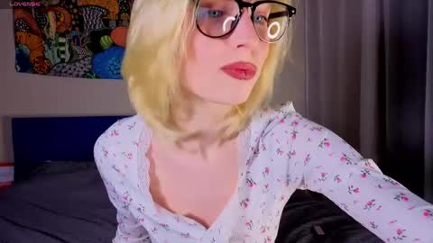 pis_sos online show from April 25, 10:29 pm