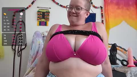 Em online show from October 10, 8:19 pm