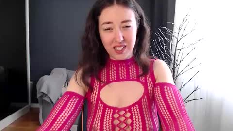 piscesgirl06 online show from May 5, 4:53 am
