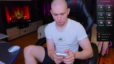 Snapshot of pistonpojizni chatting on January 3, 1:25 pm STRONGBEAUTY online show from January 3, 1:25 pm