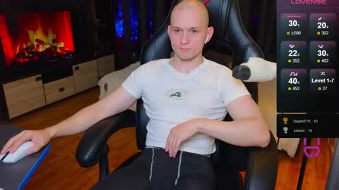 Snapshot of pistonpojizni chatting on January 4, 2:25 am STRONGBEAUTY online show from January 4, 2:25 am