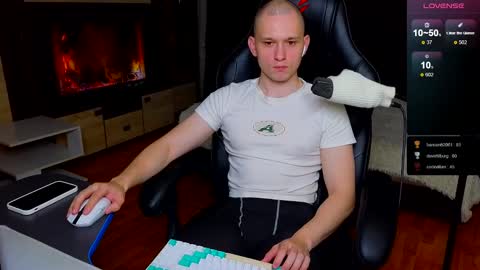 Snapshot of pistonpojizni chatting on January 25, 1:30 pm STRONGBEAUTY online show from January 25, 1:30 pm