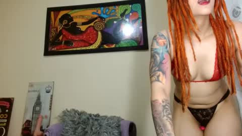 Snapshot of pitches_02 chatting on October 1, 9:21 pm Alejandra online show from October 1, 9:21 pm