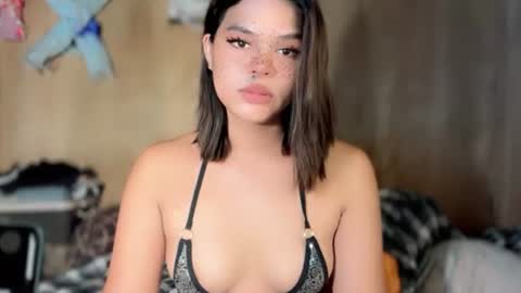 Snapshot of pititexxx69 chatting on June 24, 3:16 am sunshine online show from June 24, 3:16 am