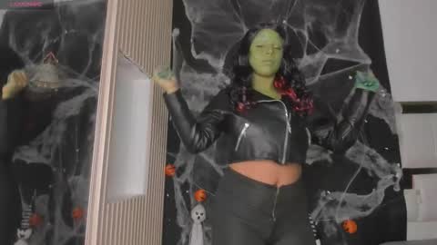 Snapshot of pittandlunaa69 chatting on October 30, 1:34 pm PittAndLunaa69 online show from October 30, 1:34 pm