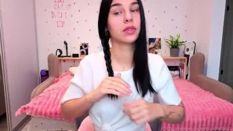 Snapshot of pixie_molly chatting on May 23, 2:39 am Molly online show from May 23, 2:39 am