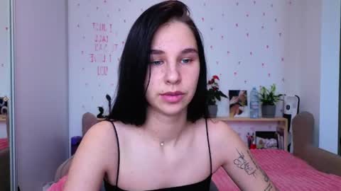 Snapshot of pixie_molly chatting on May 25, 6:19 am Molly online show from May 25, 6:19 am