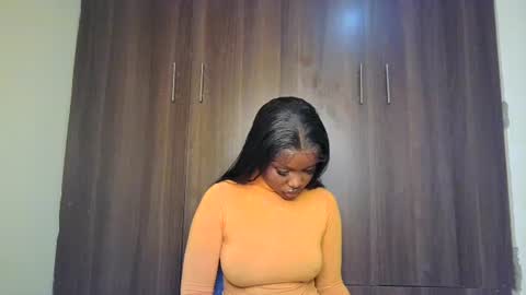 Snapshot of pixie_roman chatting on June 26, 9:35 am Majesty online show from June 26, 9:35 am