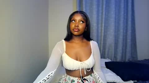Snapshot of pixie_roman chatting on July 24, 6:17 pm Majesty online show from July 24, 6:17 pm