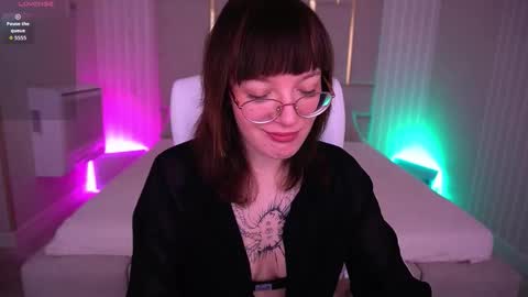 pixiepeachh online show from November 9, 7:28 am