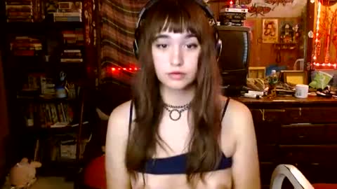 Izzy online show from September 15, 8:09 pm