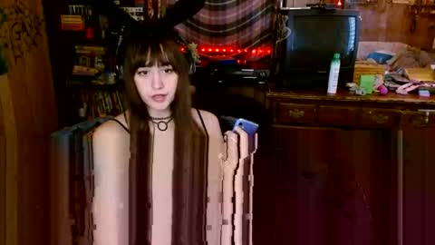 Izzy online show from November 10, 5:01 pm