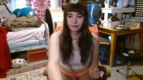 Snapshot of pixinun chatting on May 7, 3:28 pm Izzy online show from May 7, 3:28 pm