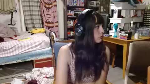 Snapshot of pixinun chatting on June 16, 3:42 am Izzy online show from June 16, 3:42 am