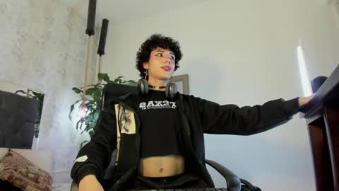cris online show from January 3, 12:00 am