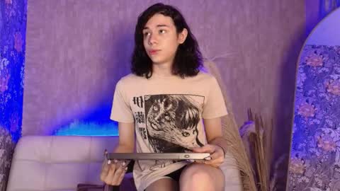 Snapshot of pixy_20 chatting on February 19, 2:18 am cris online show from February 19, 2:18 am