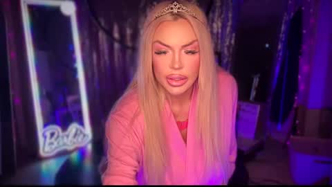 Snapshot of plasticfuckdoll chatting on January 24, 1:35 am Dumb bimbo fuck doll online show from January 24, 1:35 am