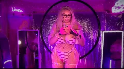 Snapshot of plasticfuckdoll chatting on January 31, 11:03 am Dumb bimbo fuck doll online show from January 31, 11:03 am